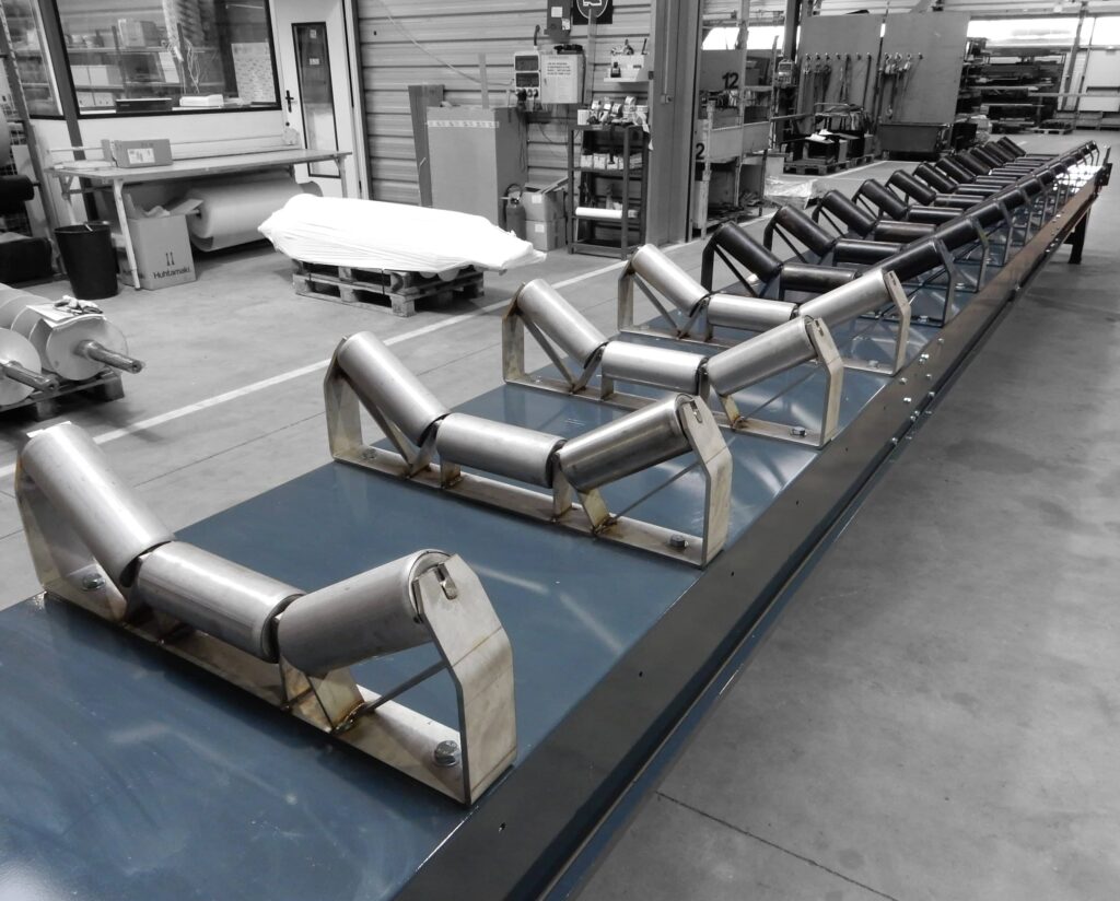 Convoyeur en auge pour transport de matière en vrac