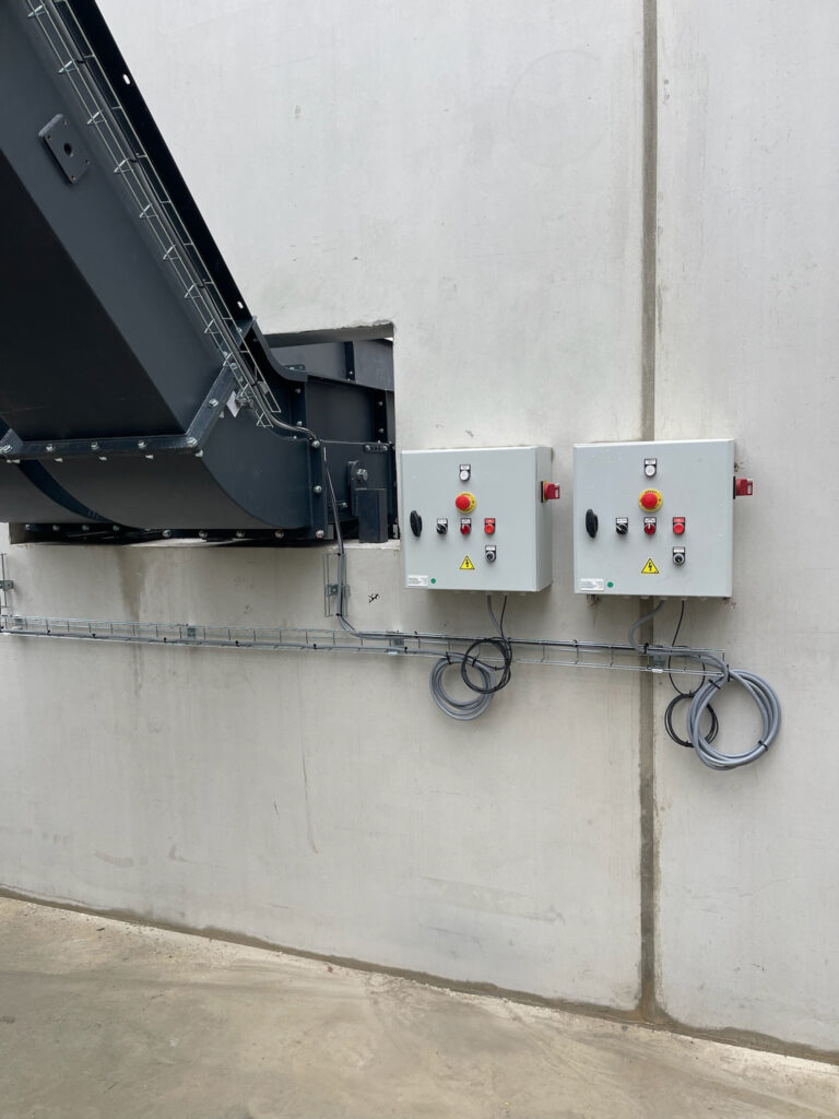 Systèmes de convoyage pilotés par coffret de commande